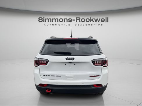 Used 2025 Jeep Compass Trailhawk AWD/4WD image 4