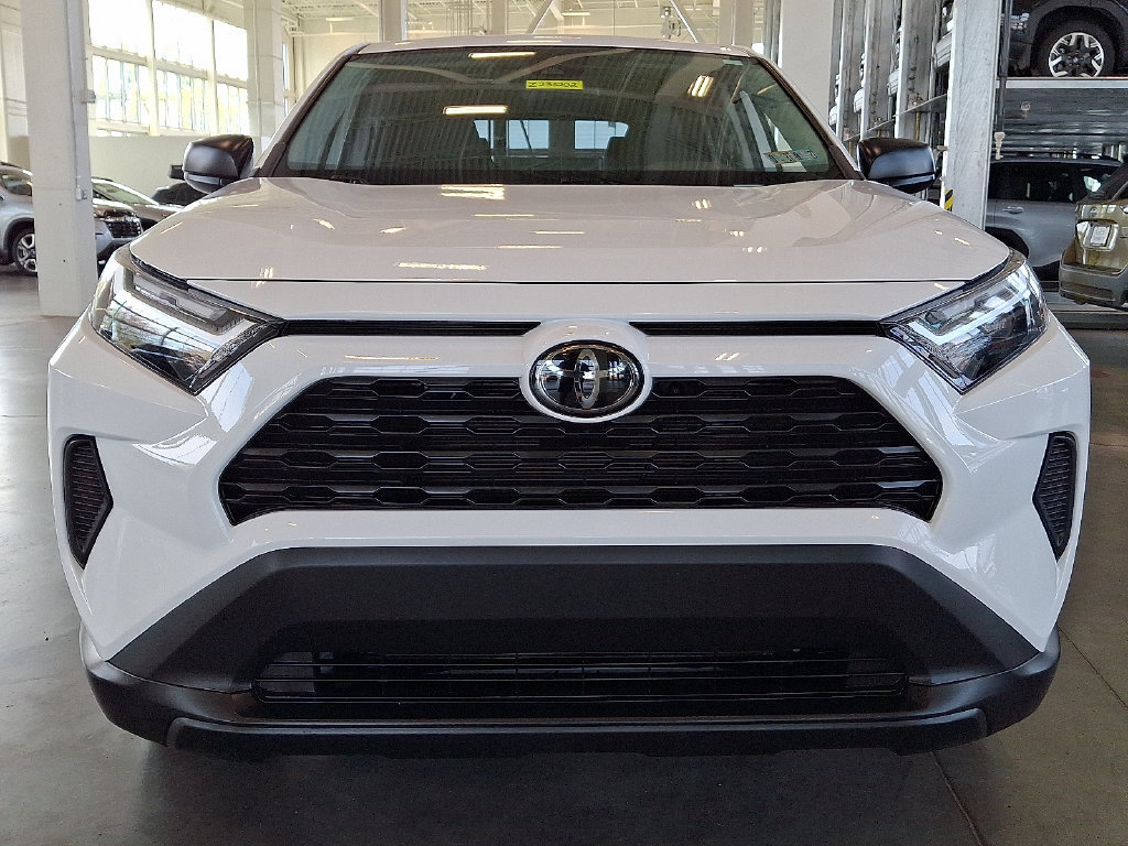 Used 2023 Toyota RAV4 LE FWD image 5