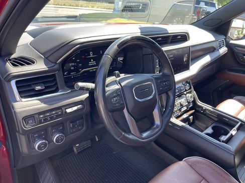 Used 2023 GMC Yukon XL Denali Ultimate AWD/4WD image 10