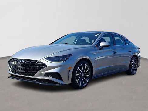 Used 2023 Hyundai Sonata Limited w/ Preferred Accessory Package FWD image 3