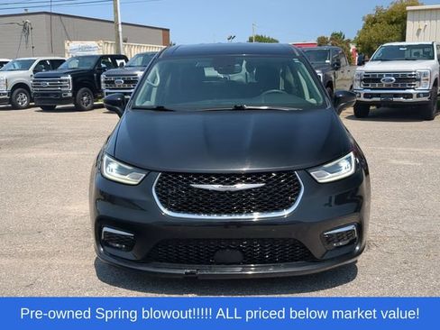 Used 2023 Chrysler Pacifica Touring-L FWD image 16