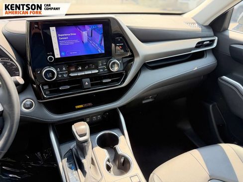 Used 2025 Toyota Highlander XLE AWD/4WD image 19
