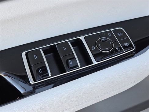 New 2026 Cadillac Vistiq Sport w/ LPO, Floor Liner Package image 20