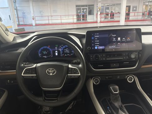 Used 2024 Toyota Grand Highlander XLE image 16