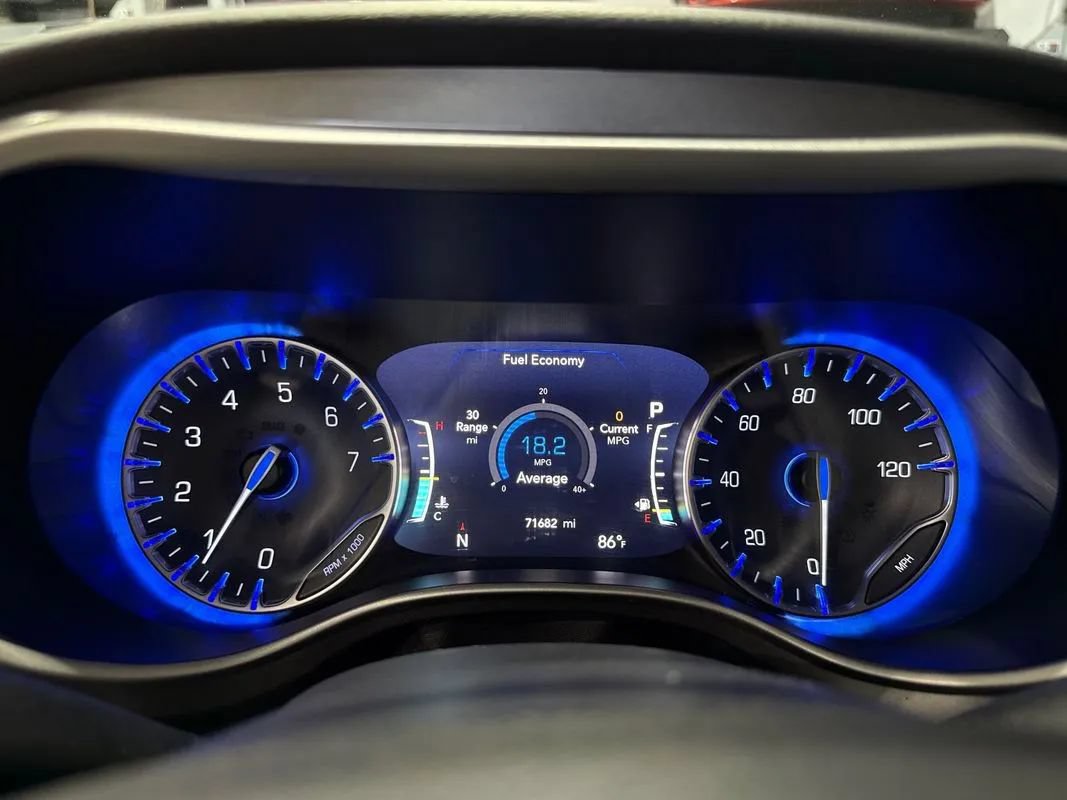 Used 2023 Chrysler Pacifica Touring-L FWD image 72