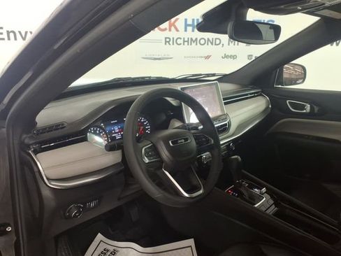 Used 2024 Jeep Compass Limited image 13