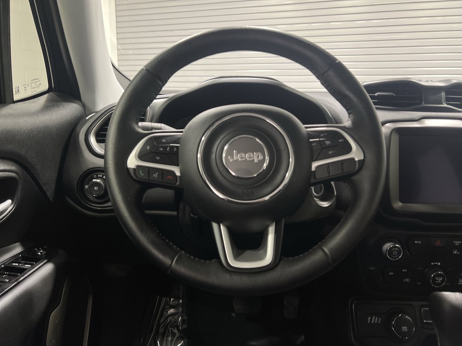 Used 2023 Jeep Renegade Latitude w/ Premium Group AWD/4WD image 14