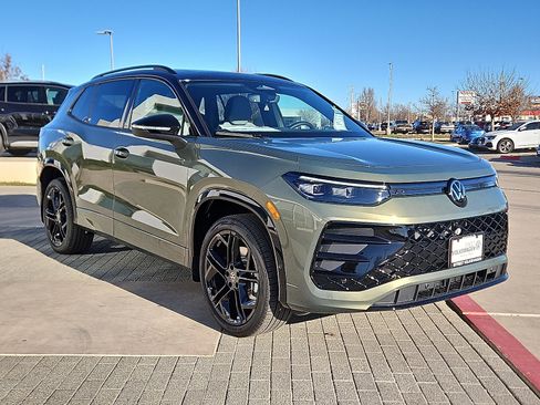 New 2026 Volkswagen Tiguan SE R-Line image 4