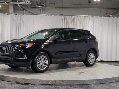 Used 2024 Ford Edge SEL w/ Convenience Package image 4