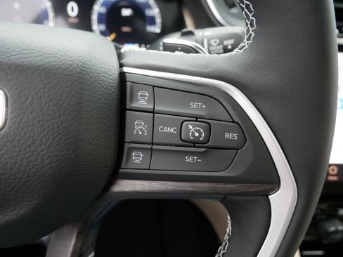 New 2025 Jeep Grand Cherokee Limited w/ Luxury Tech Group II image 8