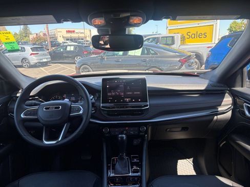 Used 2025 Jeep Compass Trailhawk AWD/4WD image 31