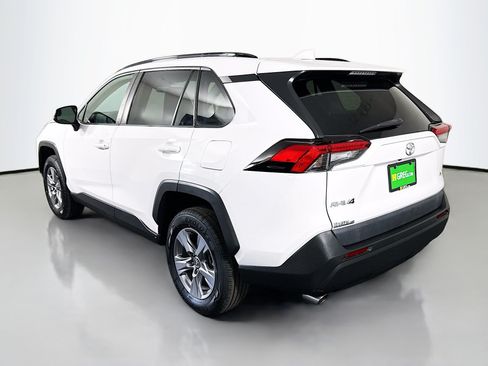 Used 2022 Toyota RAV4 XLE FWD image 7