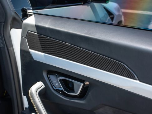 Used 2020 Lamborghini Urus image 27