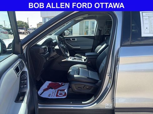 Used 2024 Ford Explorer XLT w/ Equipment Group 202A AWD/4WD image 11