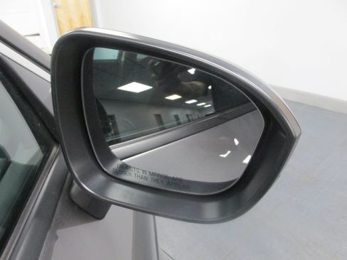 Used 2024 Nissan Rogue S FWD image 17