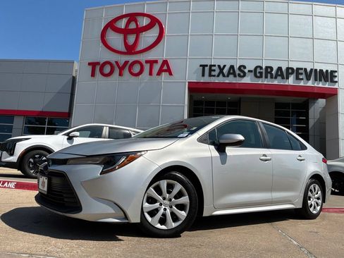 Used 2024 Toyota Corolla LE FWD image 2
