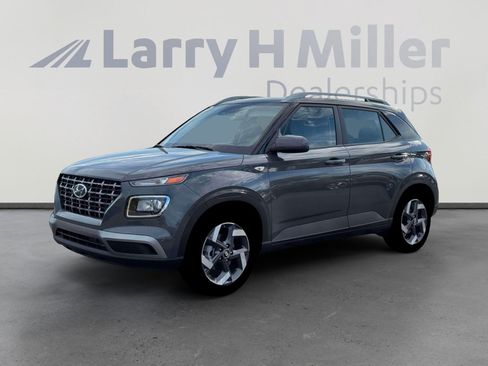 New 2026 Hyundai Venue SEL FWD image 2