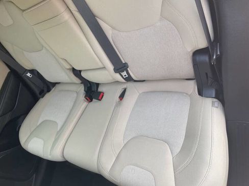 Used 2016 Jeep Cherokee Sport image 12