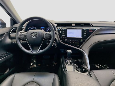 Used 2018 Toyota Camry SE FWD image 13