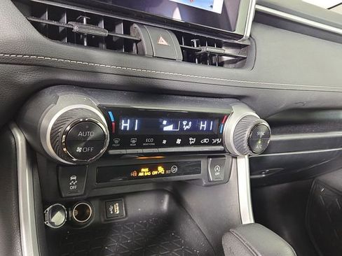Used 2025 Toyota RAV4 XLE AWD/4WD image 19