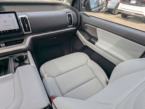 New 2025 Ford Expedition Platinum w/ Platinum Ultimate Package AWD/4WD image 18