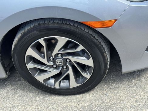 Used 2018 Honda Civic EX image 5