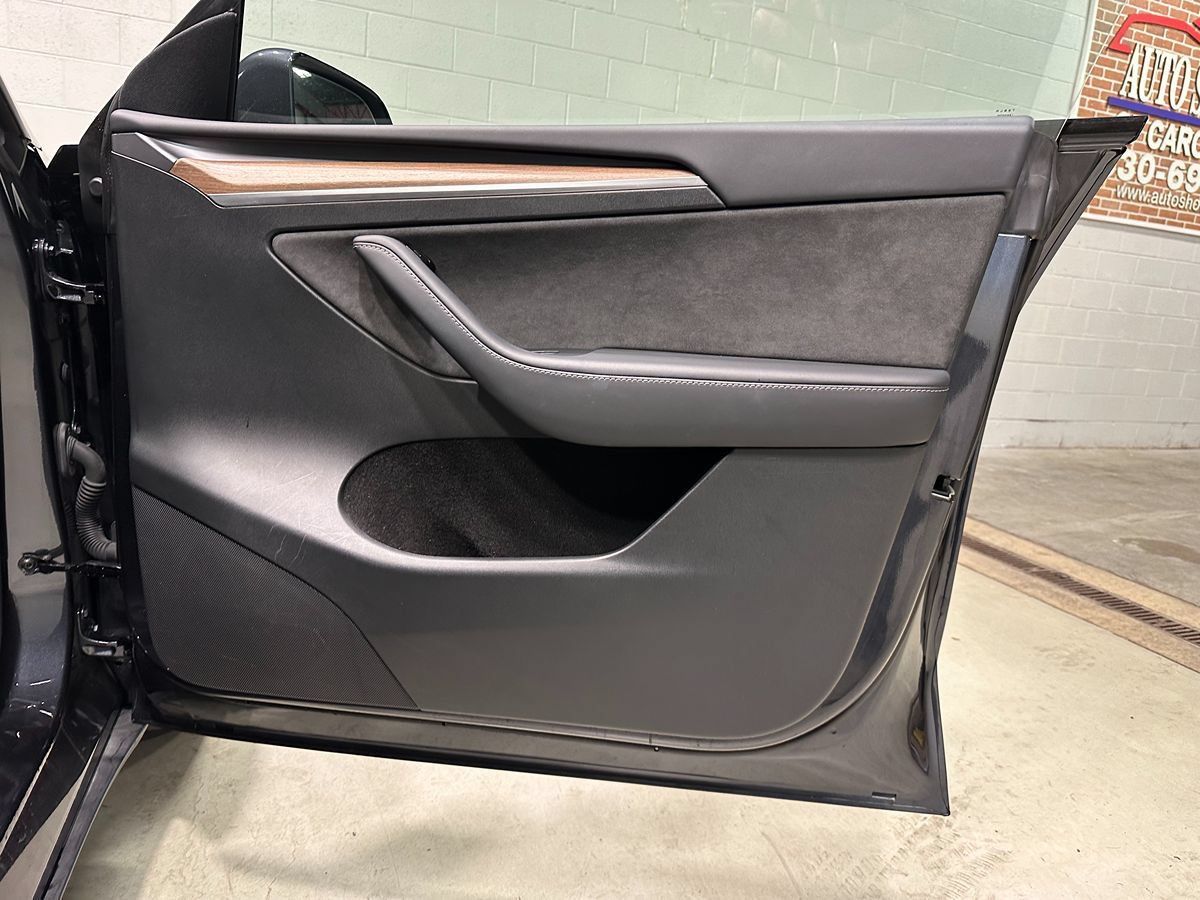 Used 2024 Tesla Model Y Long Range AWD/4WD image 9