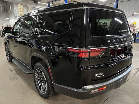 Used 2022 Jeep Wagoneer Series III w/ Rear Seat Video Group 1 image 5