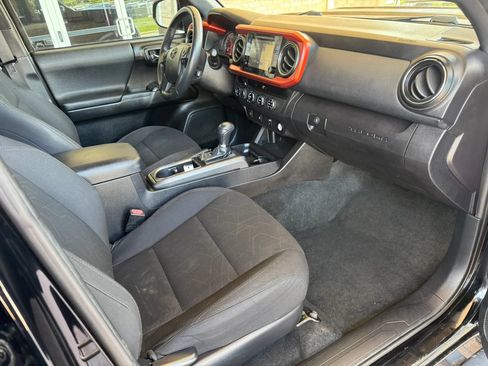 Used 2016 Toyota Tacoma TRD Sport w/ Towing Package AWD/4WD image 25