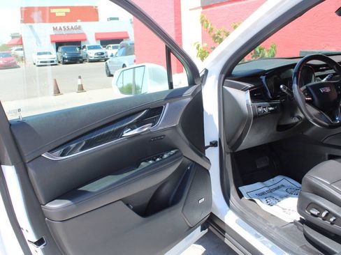 Used 2020 Cadillac XT6 Premium Luxury AWD/4WD image 9
