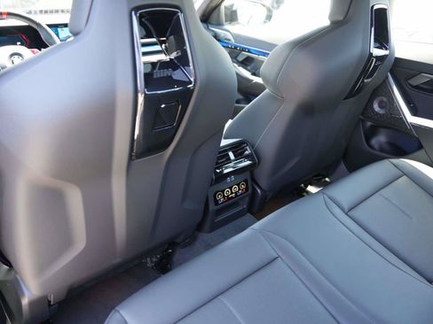 Used 2025 BMW M5 w/ Carbon Package AWD/4WD image 10