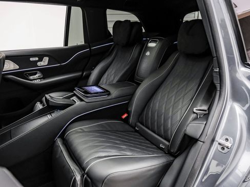 Used 2024 Mercedes-Benz Maybach GLS 600 4MATIC image 96