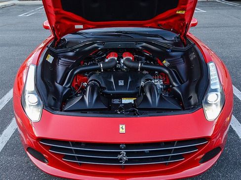Used 2016 Ferrari California T image 30
