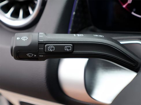 New 2025 Mercedes-Benz GLB 250 4MATIC image 35