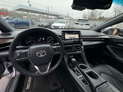 Used 2019 Toyota Avalon XLE w/ Moonroof Package image 18