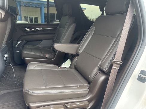 Used 2023 GMC Yukon Denali w/ Denali Reserve Package image 13