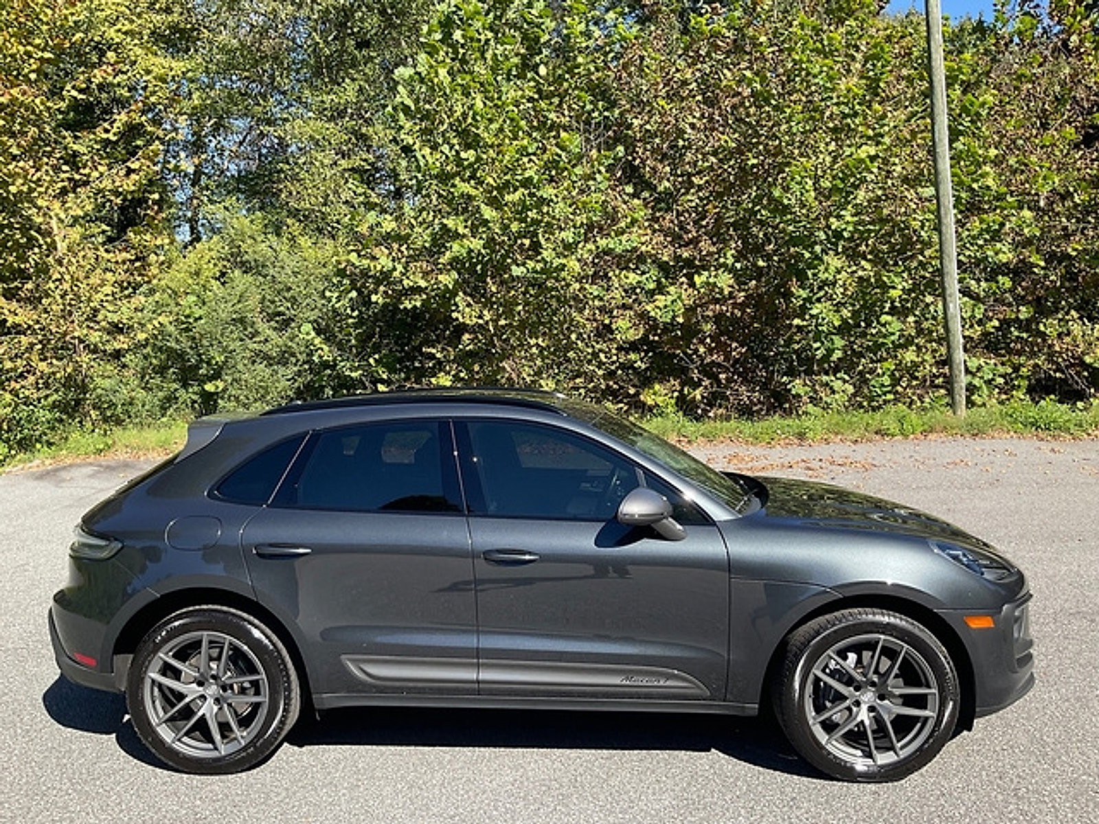 Used 2025 Porsche Macan AWD/4WD image 5