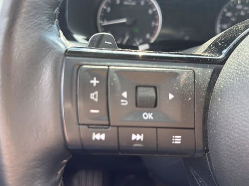 Used 2024 Nissan Pathfinder SL FWD image 12