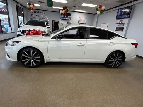 Used 2019 Nissan Altima 2.5 SR w/ SR Premium Package image 4