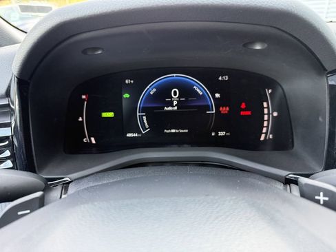 Used 2025 Toyota Camry SE FWD image 17