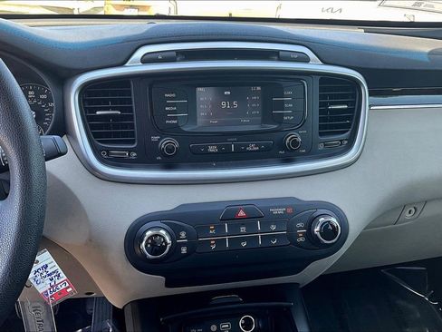 Used 2017 Kia Sorento AWD image 14