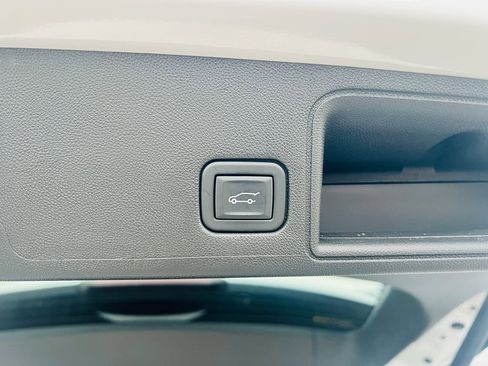 Used 2023 GMC Terrain SLE w/ Driver Convenience Package image 38