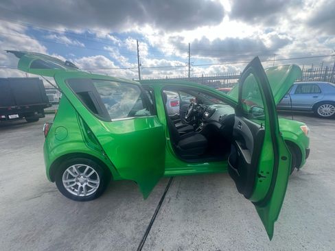 Used 2016 Chevrolet Sonic LT w/ Fun and Sun Package image 40