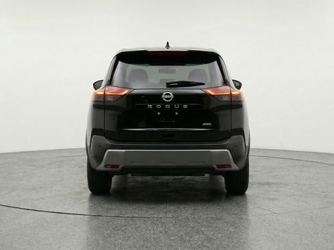 Used 2025 Nissan Rogue SV image 7