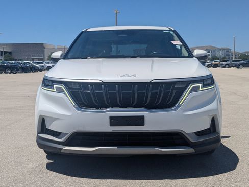 Used 2022 Kia Carnival LX FWD image 3