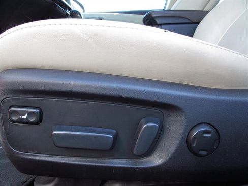 Used 2014 Toyota Avalon Limited w/ Technology Package FWD image 10