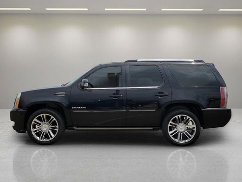 Used 2012 Cadillac Escalade Premium RWD image 3