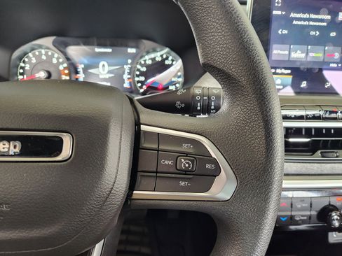 Used 2024 Jeep Compass Sport image 30