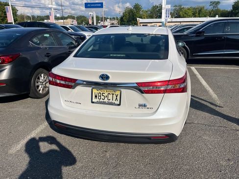 Used 2014 Toyota Avalon Limited w/ Technology Package FWD image 5