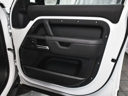 Used 2025 Land Rover Defender 110 S image 14